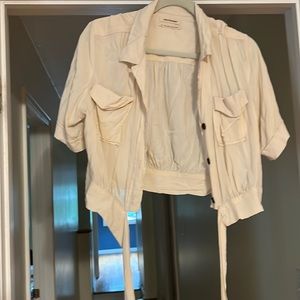 UO crop tie top! Short sleeve, buttons, pockets!